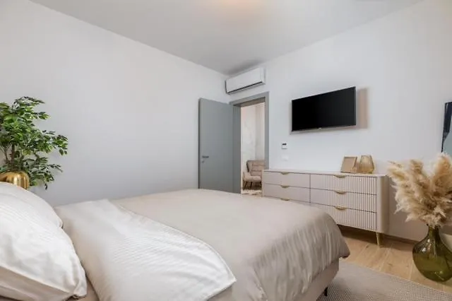 Lux Liburni - New Pula